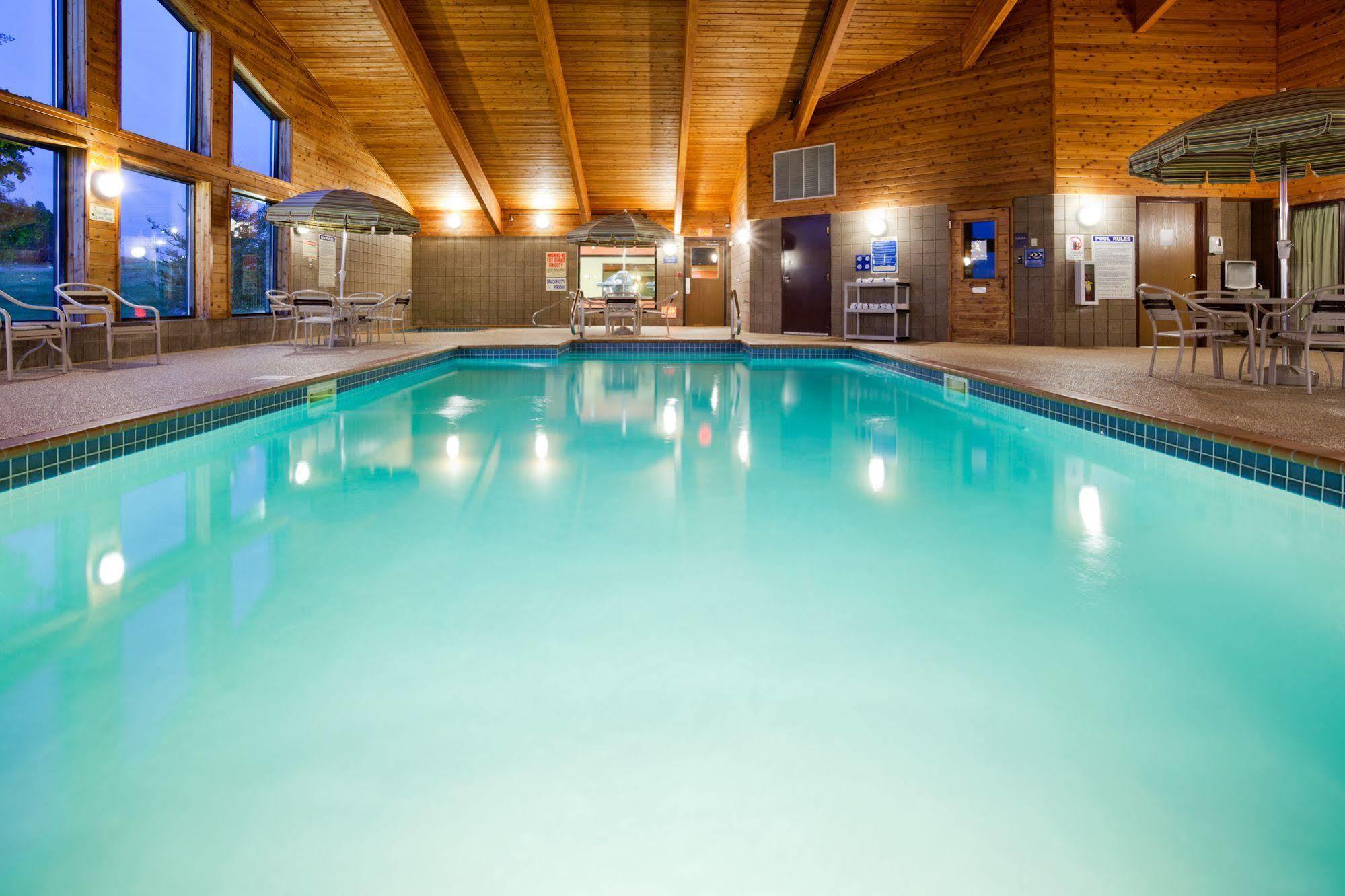 Americinn By Wyndham Sauk Centre Екстер'єр фото
